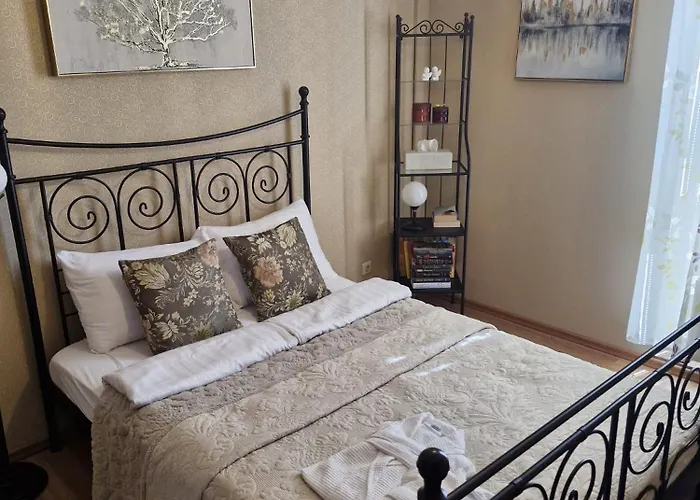 Apartmentspalanga No 1 * פלאנגה